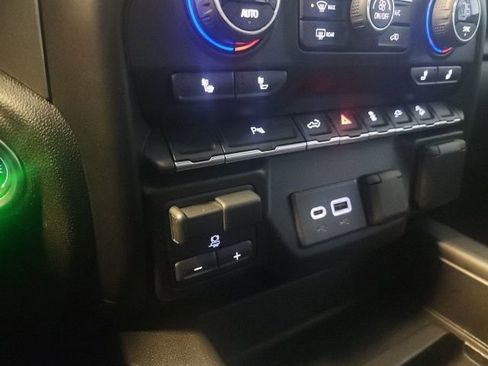 Used 2022 Chevrolet Silverado 2500 LT w/ Midnight Edition image 36