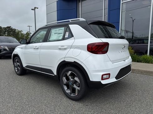 Certified 2025 Hyundai Venue Limited image 9