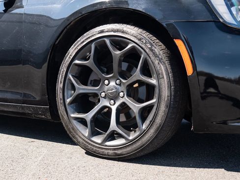 Used 2019 Chrysler 300 S w/ S Model Appearance Package RWD image 16