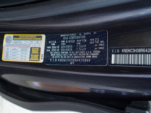 Used 2024 Kia Carnival EX FWD image 42
