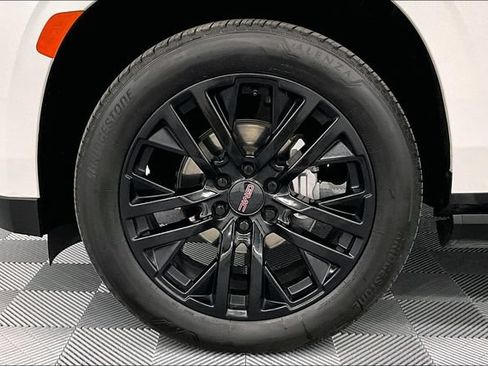 Used 2021 GMC Yukon Denali w/ Denali Premium Package AWD/4WD image 10