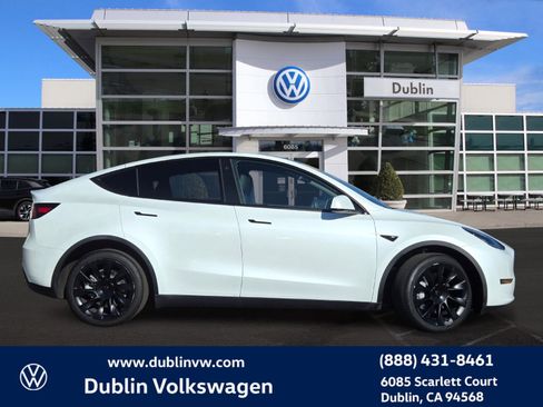 Used 2023 Tesla Model Y Long Range image 3