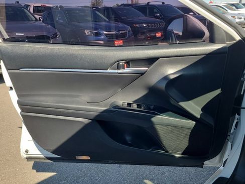 Used 2019 Toyota Camry LE FWD image 18