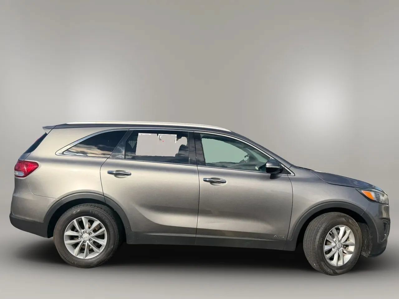 Used 2017 Kia Sorento AWD image 3