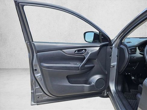 Used 2019 Nissan Rogue Sport S w/ Appearance Package FWD image 12