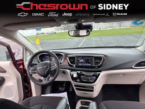 Used 2023 Chrysler Voyager LX image 37