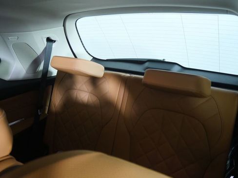 New 2026 BMW X7 xDrive40i w/ Premium Package AWD/4WD image 18