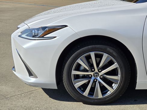 Used 2020 Lexus ES 300h w/ Premium Package image 15