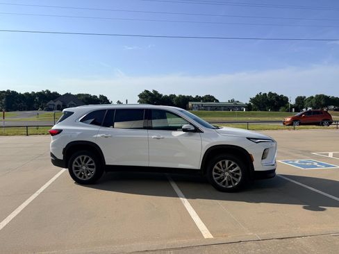Used 2026 Buick Enclave Preferred FWD image 5