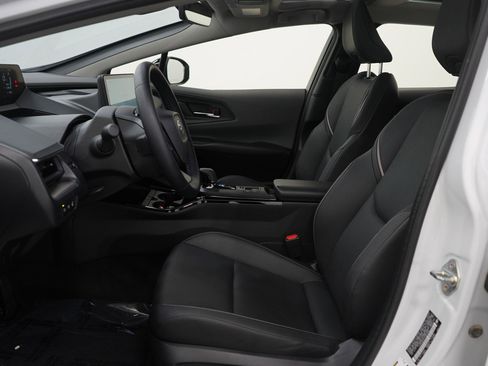 Used 2025 Toyota Prius XLE image 17