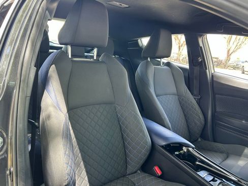Used 2021 Toyota C-HR XLE FWD image 32