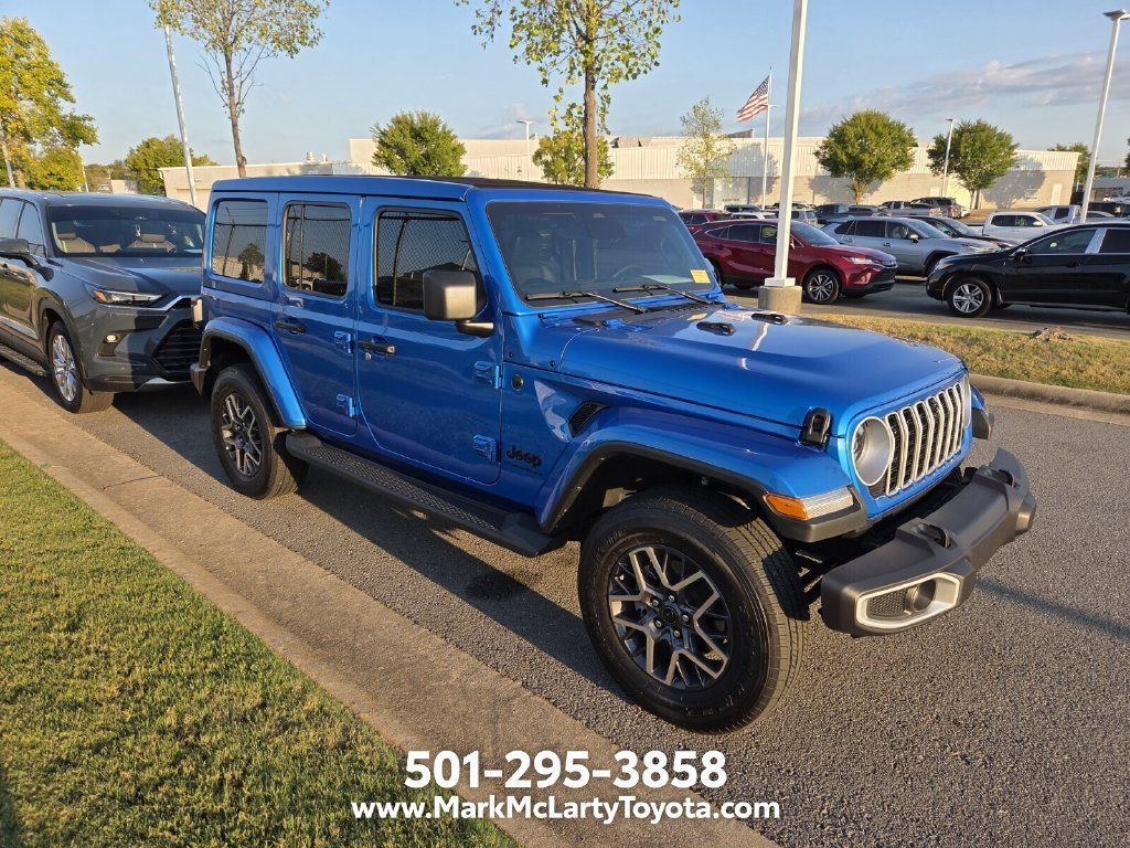Used 2025 Jeep Wrangler Unlimited Sahara AWD/4WD image 3