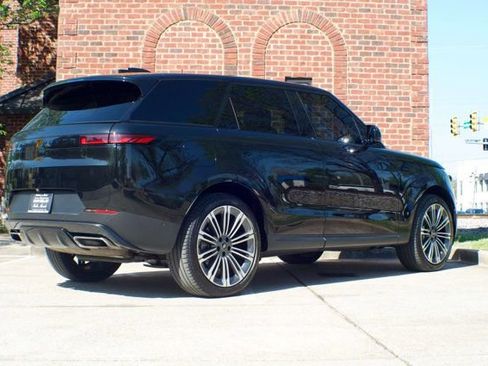 Used 2024 Land Rover Range Rover Sport SE image 5