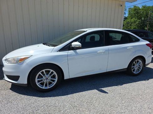 Used 2017 Ford Focus SE FWD image 10