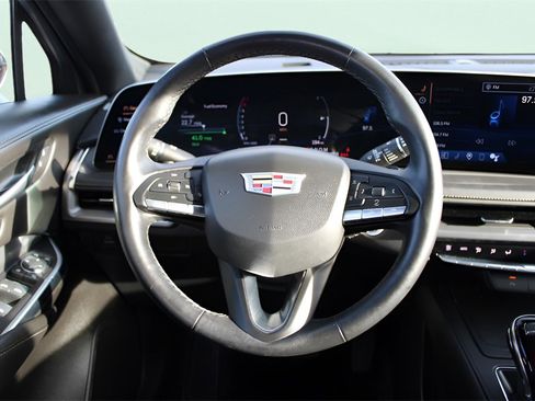 Used 2025 Cadillac XT4 Premium Luxury image 23