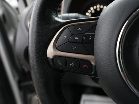 Used 2016 Jeep Renegade Latitude image 23