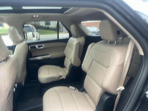 Used 2021 Ford Explorer XLT w/ Equipment Group 202A image 14