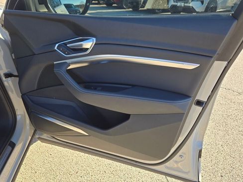 Used 2019 Audi e-tron Premium Plus image 8