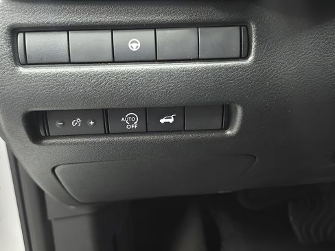 Used 2024 Nissan Rogue SV FWD image 12