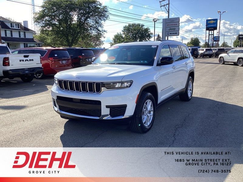 Used 2023 Jeep Grand Cherokee L Laredo w/ Luxury Tech Group I AWD/4WD image 3