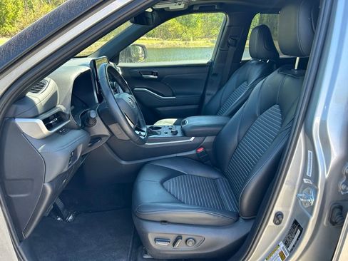 Used 2025 Toyota Highlander XSE image 14