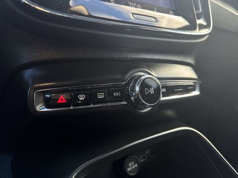 Used 2023 Volvo C40 P8 Recharge Ultimate image 18