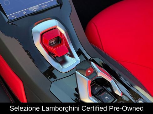 Used 2024 Lamborghini Huracan EVO image 32