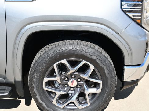 New 2026 GMC Sierra 1500 SLT image 13