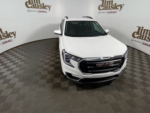 Used 2024 GMC Terrain SLE w/ Driver Convenience Package FWD image 9