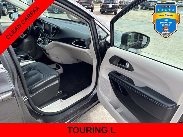 Used 2022 Chrysler Pacifica Touring-L FWD image 11