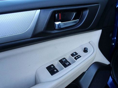 Used 2017 Subaru Outback 2.5i Premium image 9