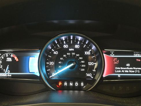 Used 2019 Ford Explorer Limited w/ Ford Safe & Smart Package FWD image 21