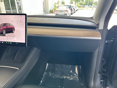 Used 2023 Tesla Model Y Long Range AWD/4WD image 30