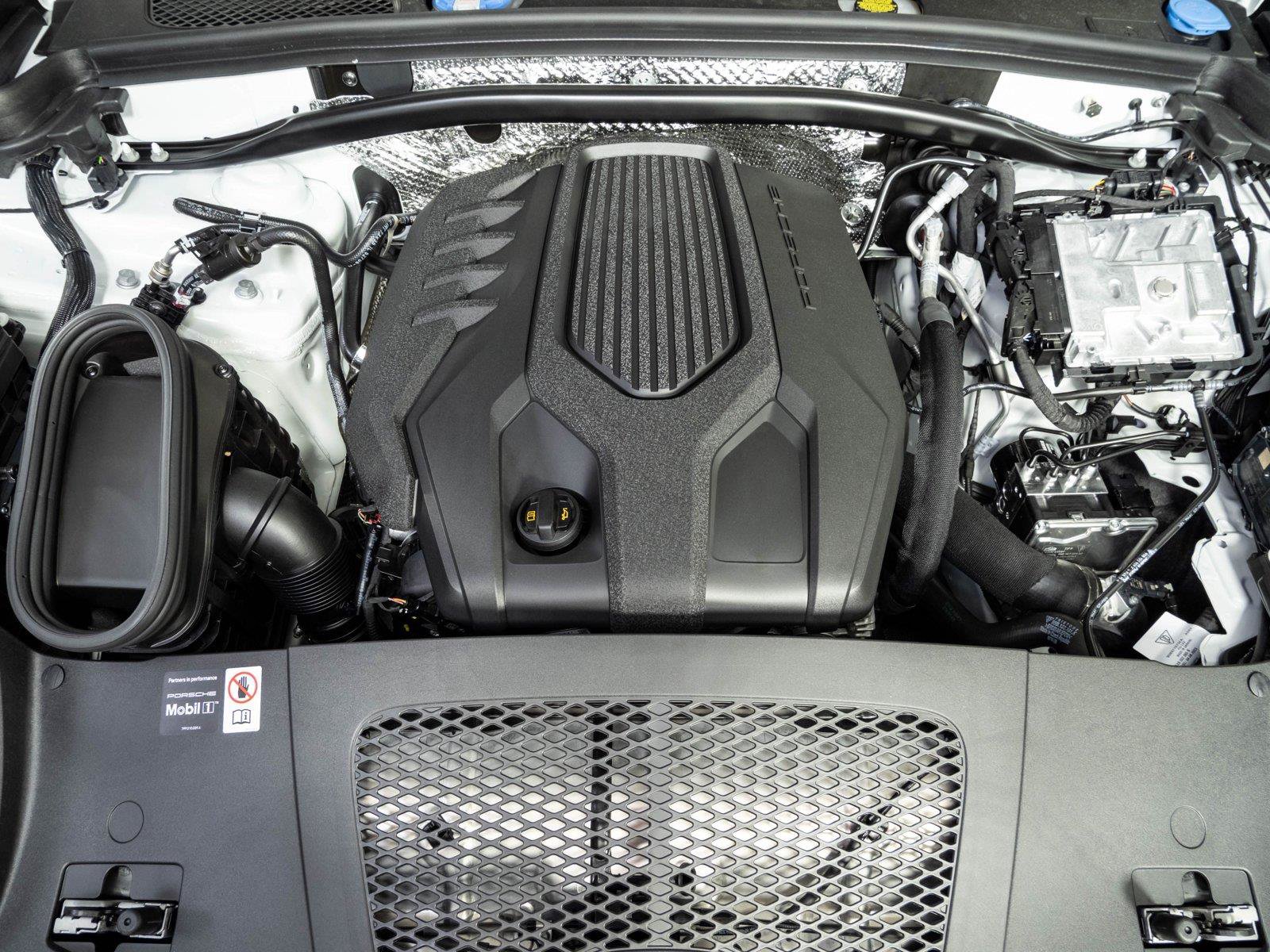 New 2026 Porsche Macan Turbo AWD/4WD image 35
