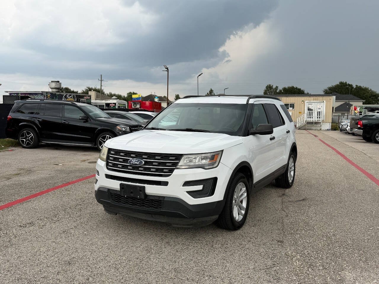 Used 2017 Ford Explorer 4WD image 2
