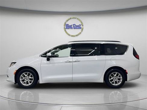 Used 2020 Chrysler Voyager Lxi FWD image 3