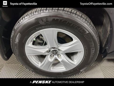 Certified 2022 Toyota Highlander L image 13