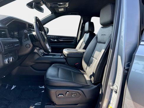 Used 2023 GMC Yukon XL Denali AWD/4WD image 11