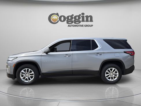 Used 2023 Chevrolet Traverse LS FWD image 2