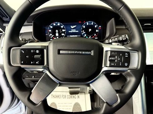 Used 2025 Land Rover Discovery Dynamic SE image 18