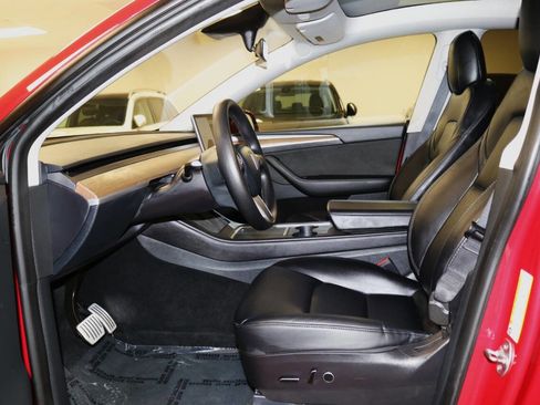 Used 2023 Tesla Model Y Performance image 12