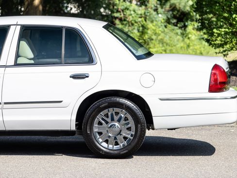 Used 2007 Mercury Grand Marquis GS RWD image 18