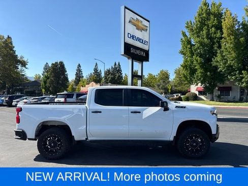 Used 2021 Chevrolet Silverado 1500 LT Trail Boss w/ Convenience Package II AWD/4WD image 1
