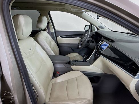 Used 2023 Cadillac XT6 Premium Luxury image 10