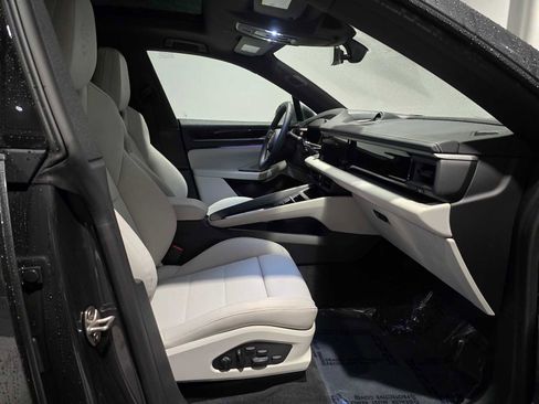 New 2025 Porsche Macan 4S Electric image 13