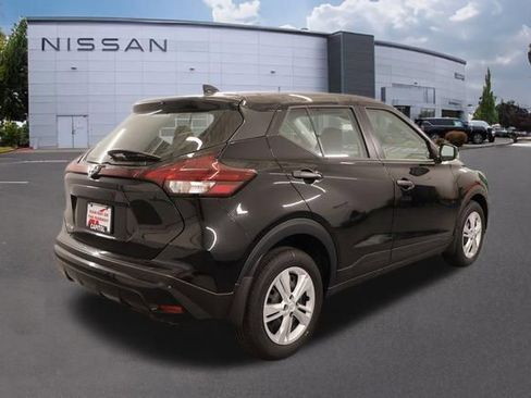 New 2025 Nissan Kicks Play S image 2