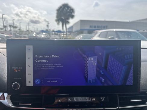 Used 2025 Toyota Sienna XLE FWD image 25