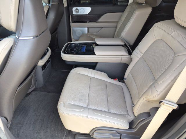 Used 2024 Lincoln Navigator Reserve AWD/4WD image 18