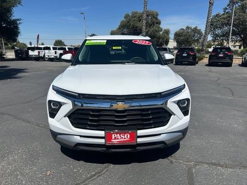 Used 2025 Chevrolet TrailBlazer LT FWD image 2