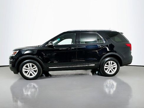 Used 2018 Ford Explorer XLT w/ Equipment Group 202A AWD/4WD image 4